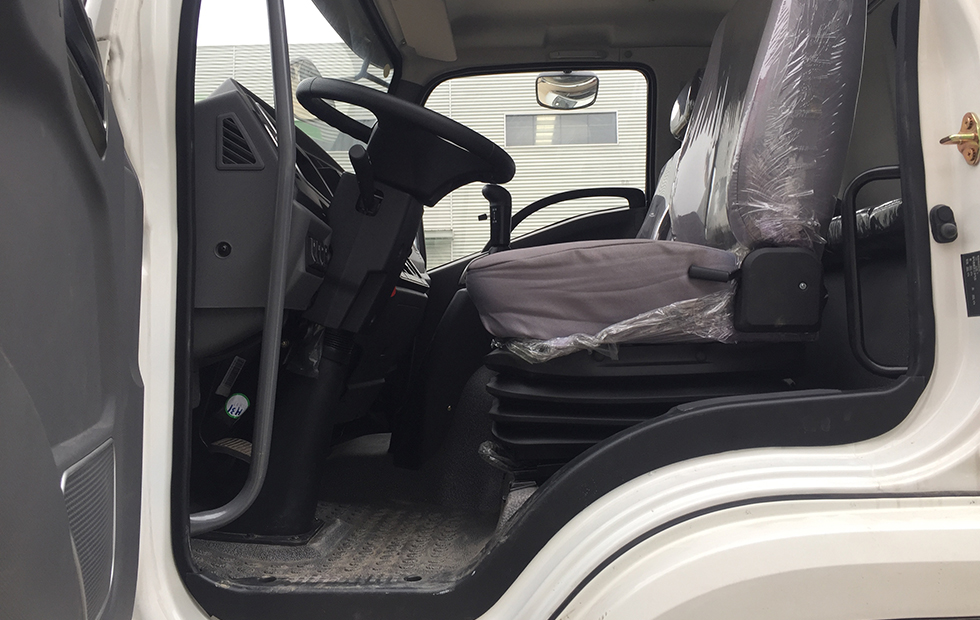 齊東方牌CLD5120TFZEQ6型防撞緩沖車